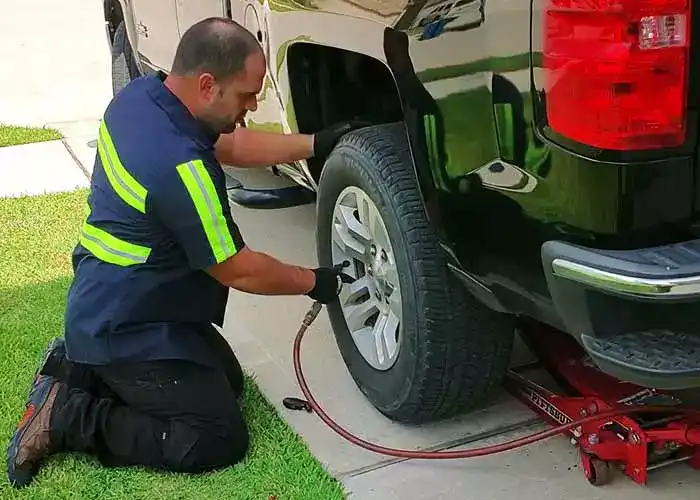 emergency flat tire repairing servcies in Fort Worth