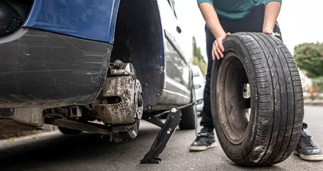 Turck Tire Change Service in Dallas